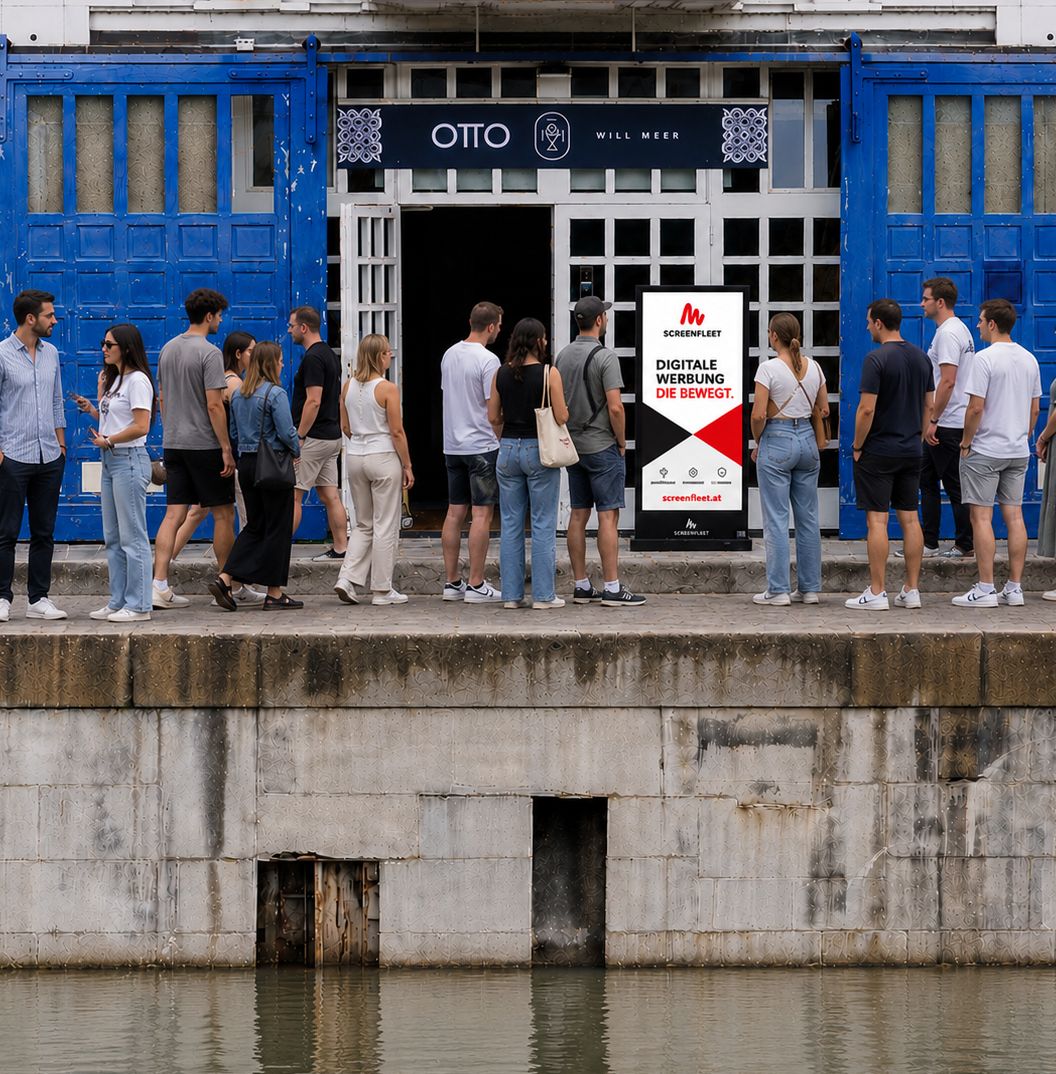 ScreenFleet Digital-Signage-Stele am Donaukanal Wien bei Restaurant Otto am Donaukanal